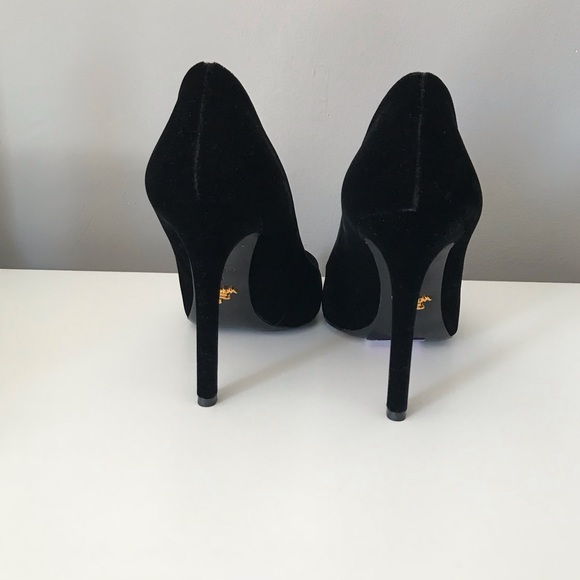 Prada velvet black pumps like new - Picture 4 of 5